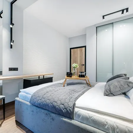 Prestige Suites, Parking - 55m2 - By Rentujemy Apartament Łódź