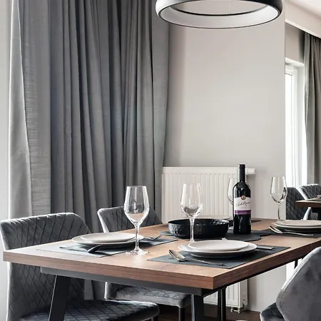 Prestige Suites, Parking - 55m2 - By Rentujemy Apartament Łódź